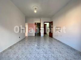 Apartamento, 60 m², cerca de bus y tren, Calle URGELL