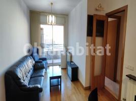 Piso, 86 m², cerca de bus y tren, seminuevo