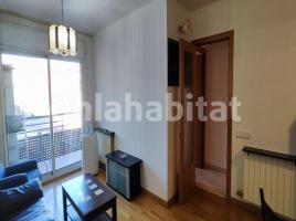 Piso, 86 m², cerca de bus y tren, seminuevo