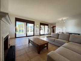 Houses (villa / tower), 318 m², almost new, Calle Comtes de Peralada, 39