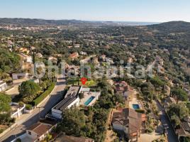 Houses (villa / tower), 179 m², almost new, Calle Roma