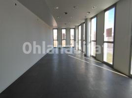 For rent office, 92 m², near bus and train, almost new