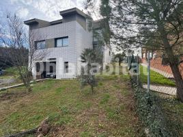 Houses (villa / tower), 325 m², almost new, Calle del Mig