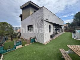 Houses (villa / tower), 325 m², almost new, Calle del Mig