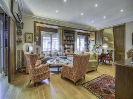 Apartamento, 224 m², cerca bus y metro