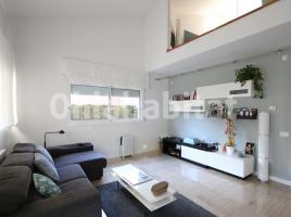 Houses (villa / tower), 409 m², almost new, Avenida de Montserrat Roig