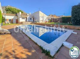 Houses (villa / tower), 257 m², Calle del Garbí, 101