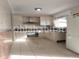 Houses (terraced house), 183 m², near bus and train, Calle de Vallfogona