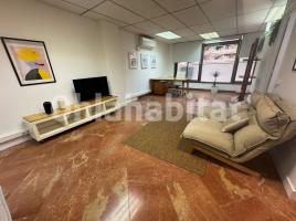 Oficina, 72 m², cerca de bus y tren, Calle de València
