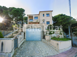 Houses (villa / tower), 200 m², almost new, Avenida de la Florada, 56