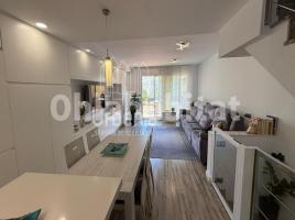 Casa (unifamiliar adosada), 221 m², seminuevo, Zona