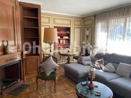 Pis, 174 m², près de bus et de train