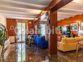 Casa (unifamiliar adossada), 310 m², Zona