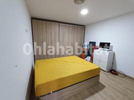 Houses (terraced house), 81 m², near bus and train