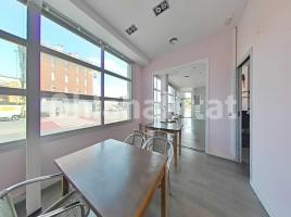 Business premises, 180 m², near bus and train