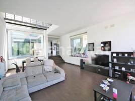 Houses (detached house), 572 m², near bus and train, almost new