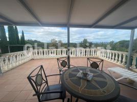 Houses (villa / tower), 301 m², almost new, Calle Puigsacalm