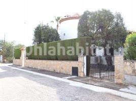 Houses (villa / tower), 180 m², Calle Romaní