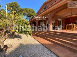 Casa (unifamiliar adossada), 689 m², Zona
