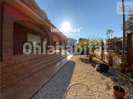 Casa (unifamiliar adossada), 689 m², Zona