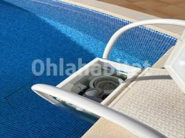 Houses (villa / tower), 266 m², near bus and train, almost new, Calle Alboraia