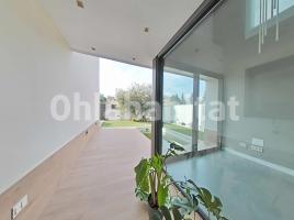 Houses (villa / tower), 268 m², almost new