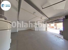 Casa (unifamiliar adossada), 175 m², prop de bus i tren, seminou