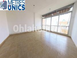 Pis, 77 m², près de bus et de train, Calle de Sant Pere