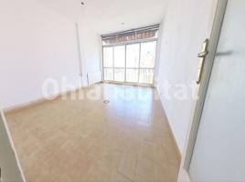 Pis, 77 m², près de bus et de train, Calle de Sant Pere