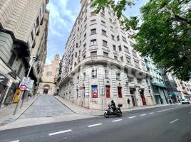 Louer , 140 m², Zona
