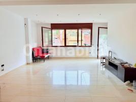 Pis, 149 m², près de bus et de train, presque neuf, Calle de les Roses