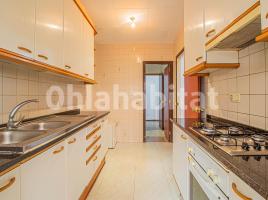 Pis, 80 m², prop de bus i tren, Calle Siurana, 2