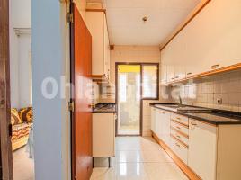 Pis, 80 m², prop de bus i tren, Calle Siurana, 2