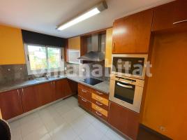 Alquiler piso, 97 m², cerca de bus y tren, seminuevo