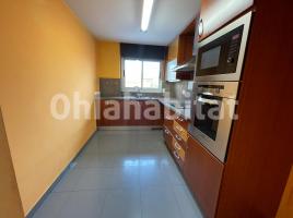 Alquiler piso, 97 m², cerca de bus y tren, seminuevo