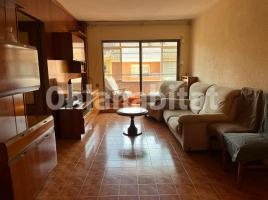 Piso, 107 m², Calle del Camí de Can Comelles