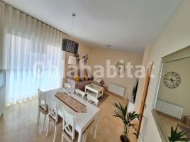  (unifamiliar adossada), 348 m², presque neuf