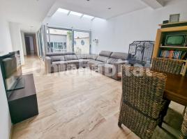 Piso, 151 m², seminuevo, Zona