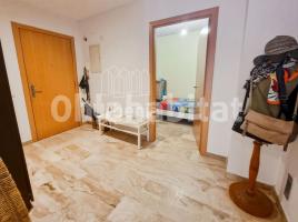 Piso, 151 m², seminuevo, Zona