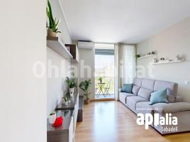 Piso, 82 m², cerca de bus y tren, seminuevo