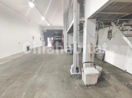 Local comercial, 180 m², prop de bus i tren, Calle Abat Oliba