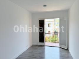 Louer apartament, 74 m², près de bus et de train, Calle d'Arenys