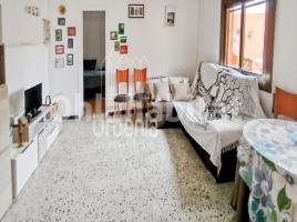 Casa (unifamiliar adossada), 370 m², Zona