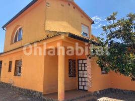 Casa (xalet / torre), 238 m², Calle Rosella, 25