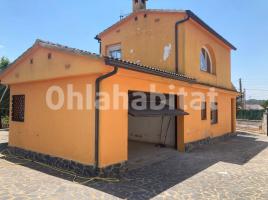 Casa (xalet / torre), 238 m², Calle Rosella, 25