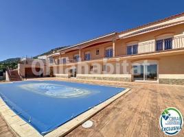 Houses (villa / tower), 573 m², almost new, Calle Xaloc, 8