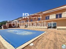 Casa (unifamiliar adosada), 573 m², seminuevo, Zona
