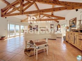Casa (unifamiliar adosada), 573 m², seminuevo, Zona