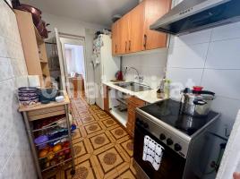 Pis, 69 m², près de bus et de train