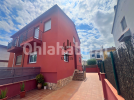 Houses (villa / tower), 194 m², Avenida Maria Torres